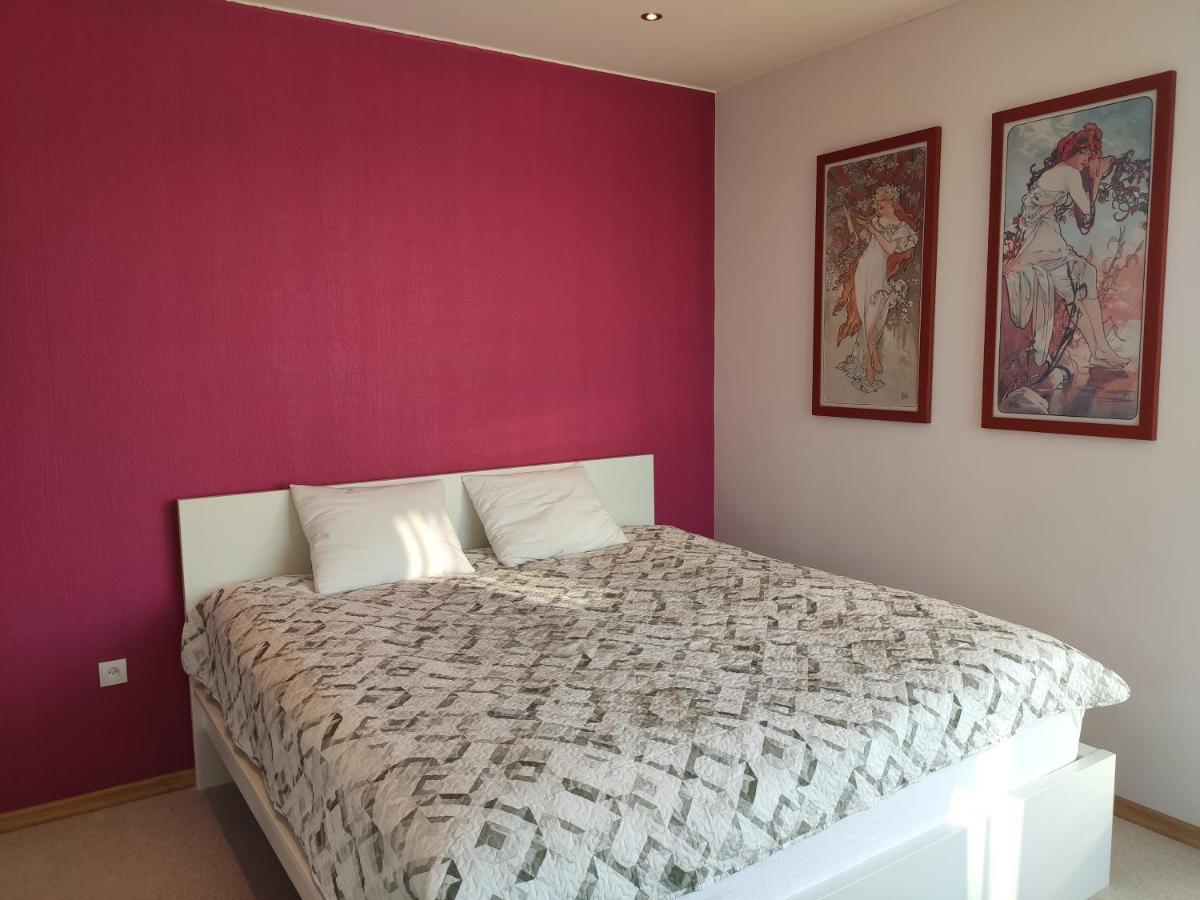 Spacious & Cozy Apartment With Forest View Zapyskis Екстер'єр фото