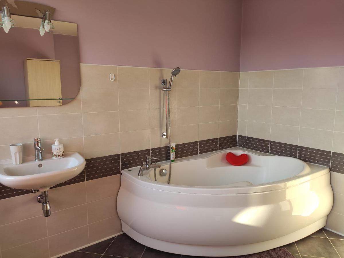 Spacious & Cozy Apartment With Forest View Zapyskis Екстер'єр фото