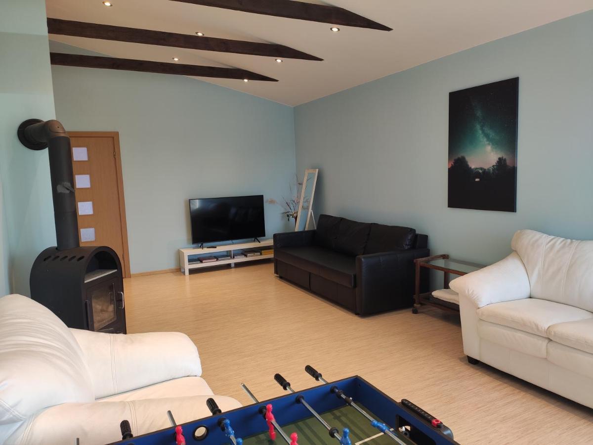 Spacious & Cozy Apartment With Forest View Zapyskis Екстер'єр фото