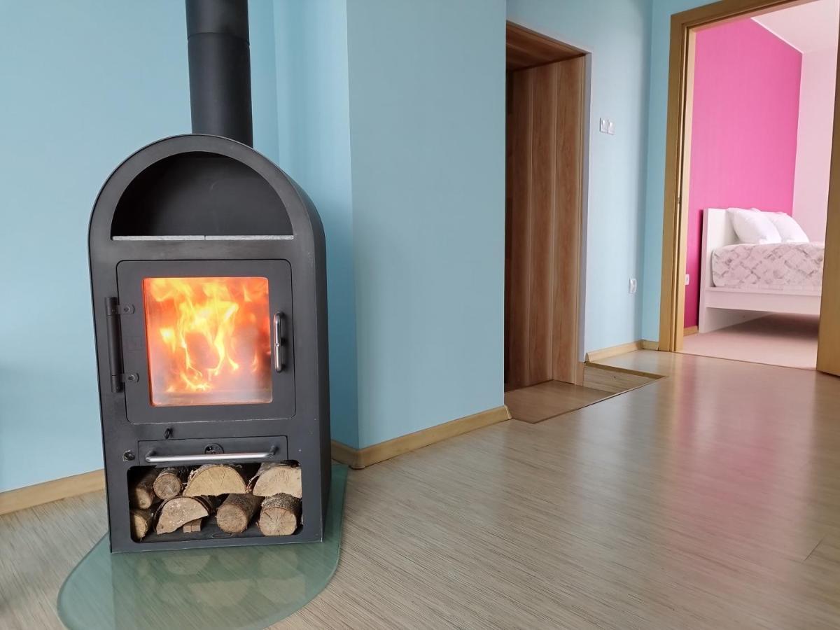Spacious & Cozy Apartment With Forest View Zapyskis Екстер'єр фото