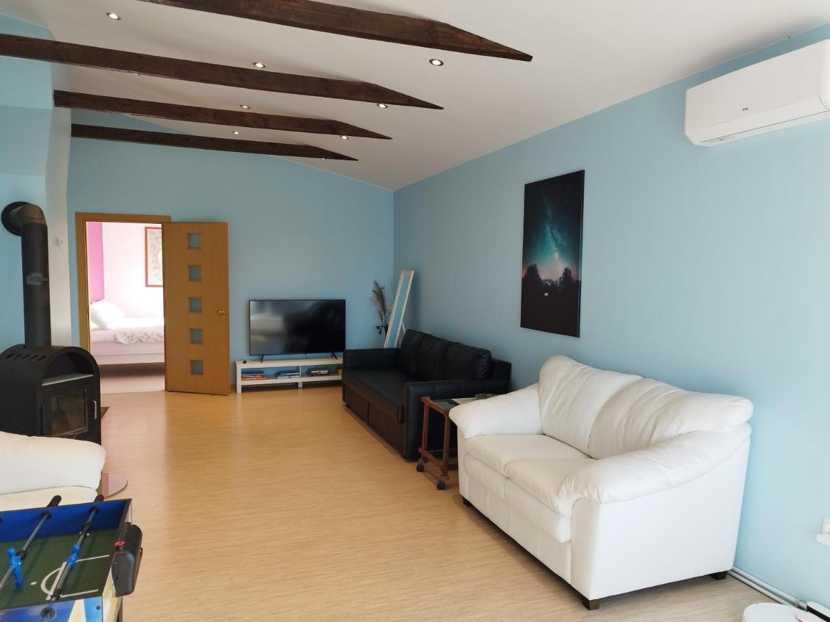 Spacious & Cozy Apartment With Forest View Zapyskis Екстер'єр фото